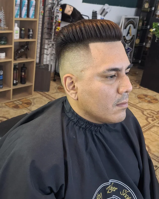 Resultado Final: Corte Degradado y Barba Perfilada en Celebrity